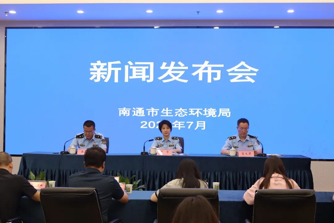新闻发布会图片.jpg 新闻发布会图片.jpg